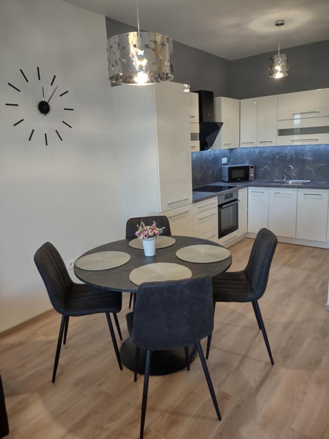 Апартаменты Karina Apartman Дунайска-Стреда Экстерьер фото