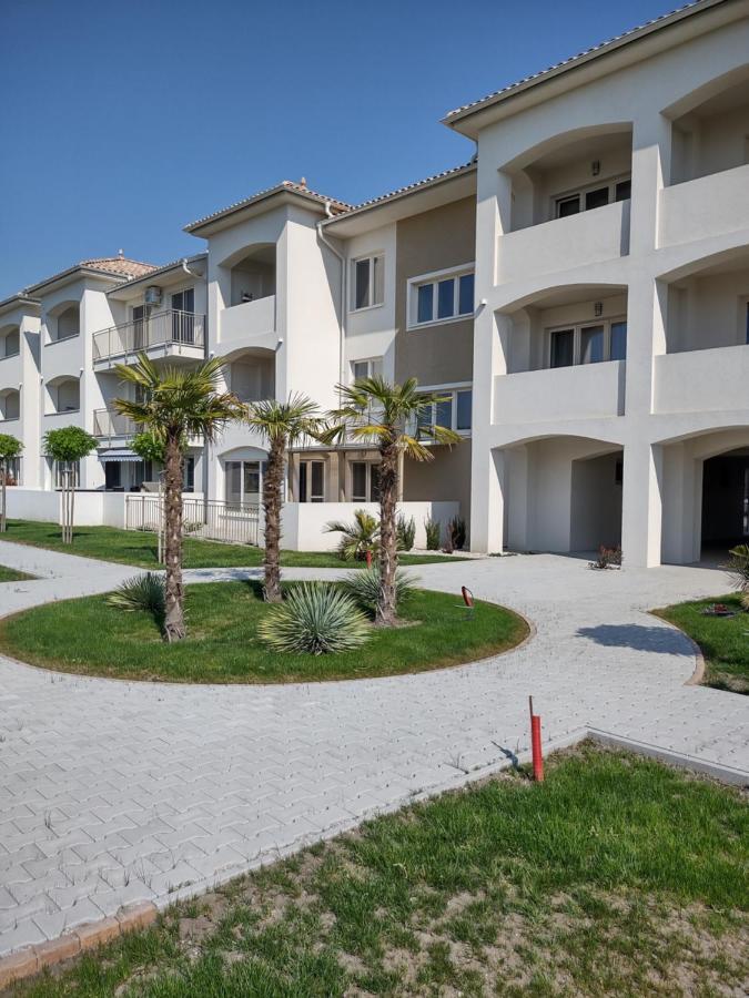 Апартаменты Karina Apartman Дунайска-Стреда Экстерьер фото