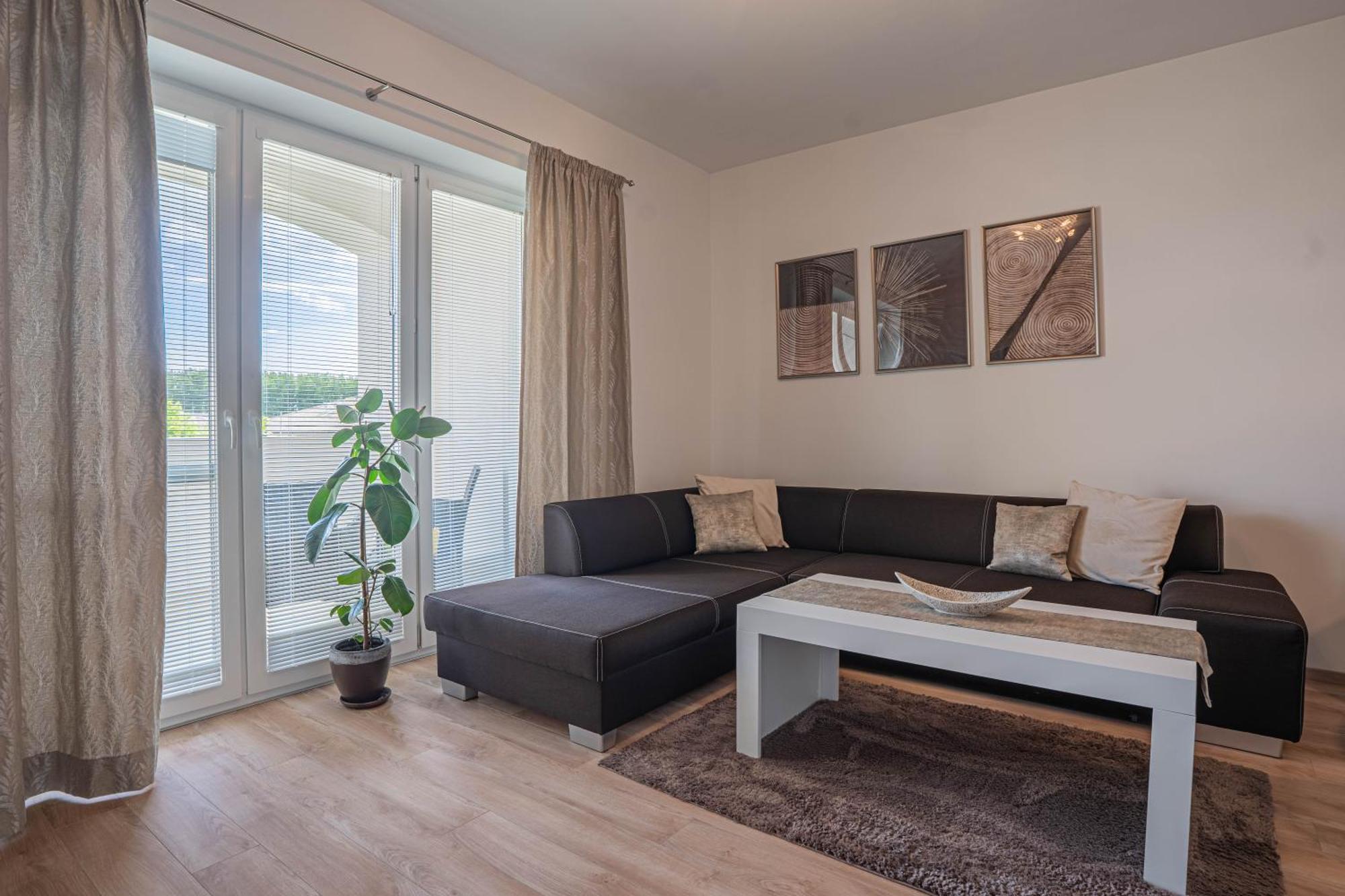 Апартаменты Karina Apartman Дунайска-Стреда Экстерьер фото
