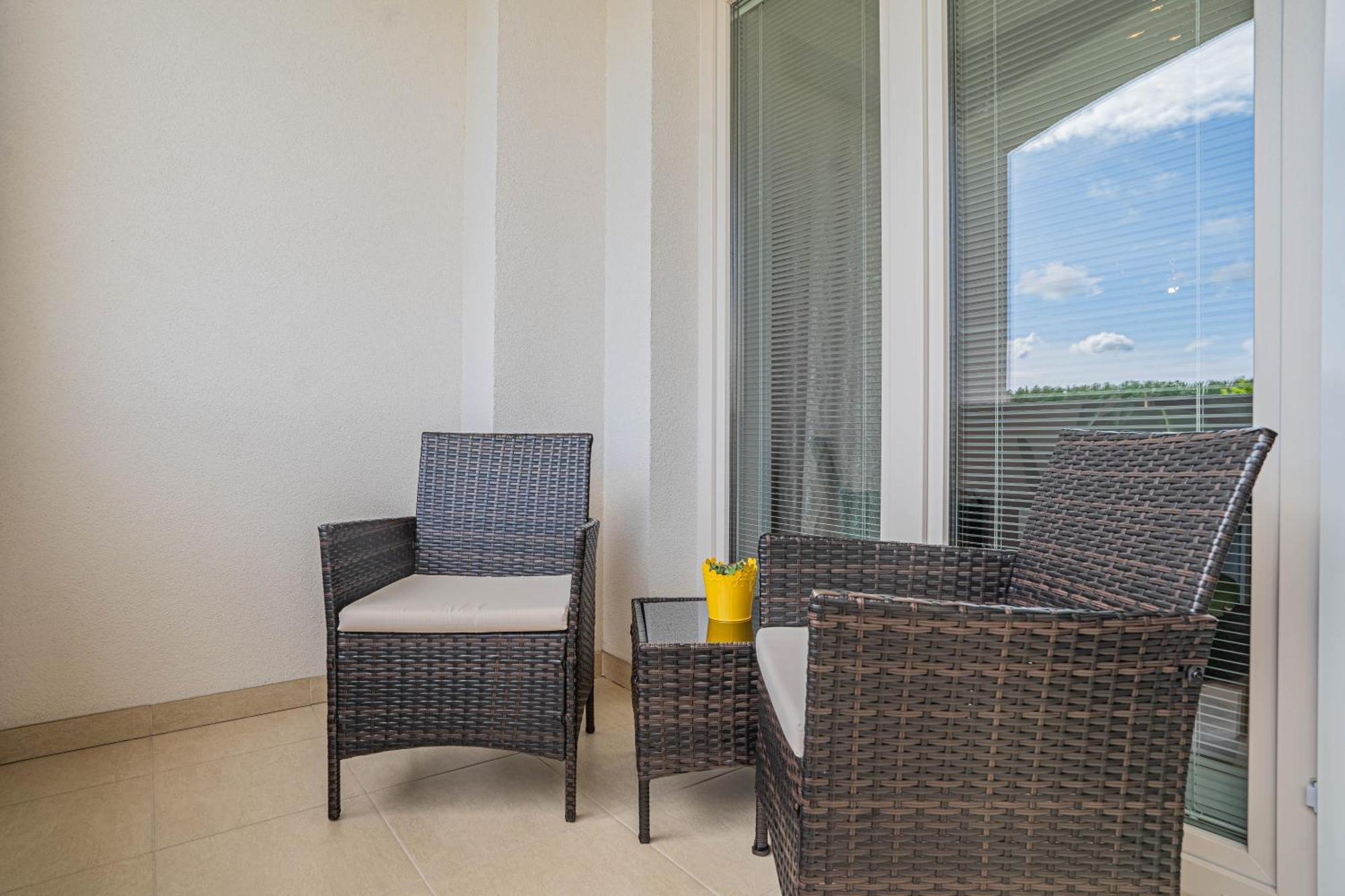 Апартаменты Karina Apartman Дунайска-Стреда Экстерьер фото